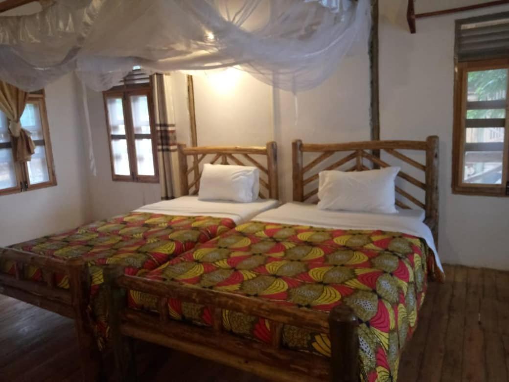 Tembo Safari Lodge Katunguru Екстериор снимка