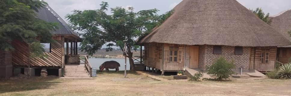 Tembo Safari Lodge Katunguru Екстериор снимка
