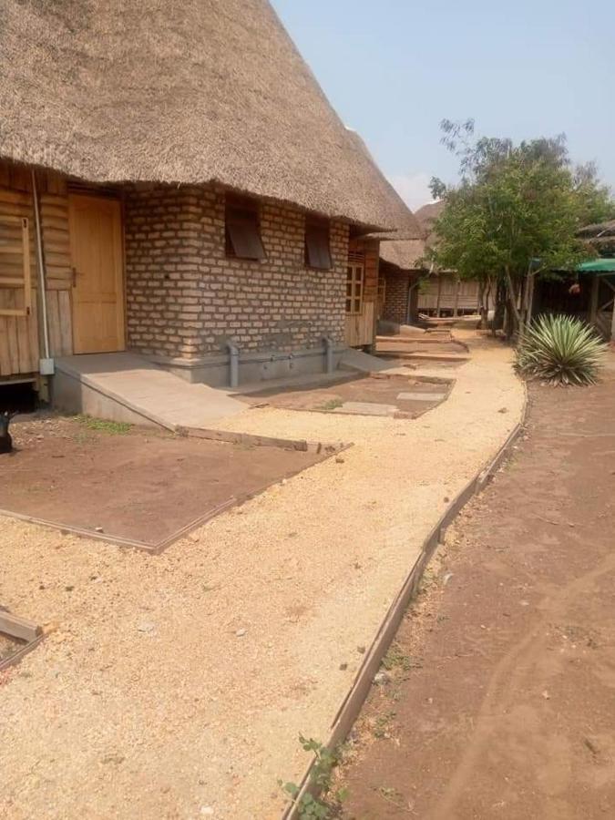 Tembo Safari Lodge Katunguru Екстериор снимка