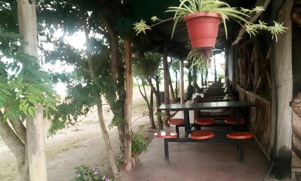Tembo Safari Lodge Katunguru Екстериор снимка